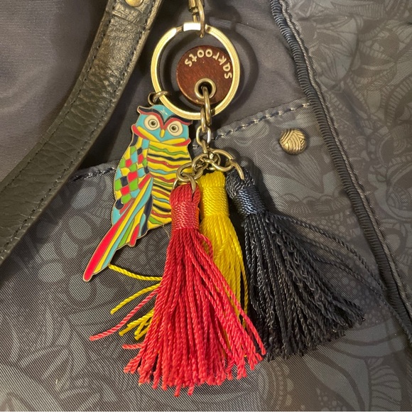 Sakroots Blue Floral Nylon Tote comes with matching wristlet - Picture 10 of 16